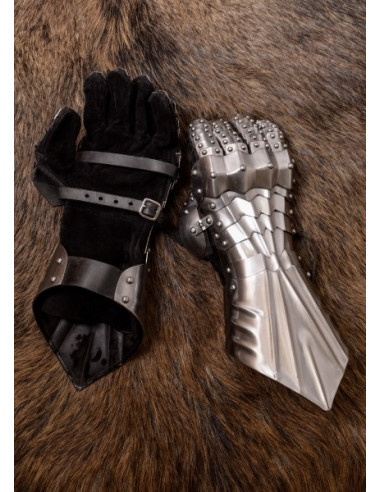 Buy gauntlet armor in our Zetan Medieval Store